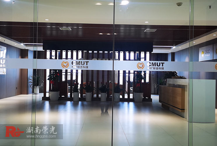 長(zhǎng)沙玻璃腰線設(shè)計(jì)推薦玻璃鏤空磨砂貼制作